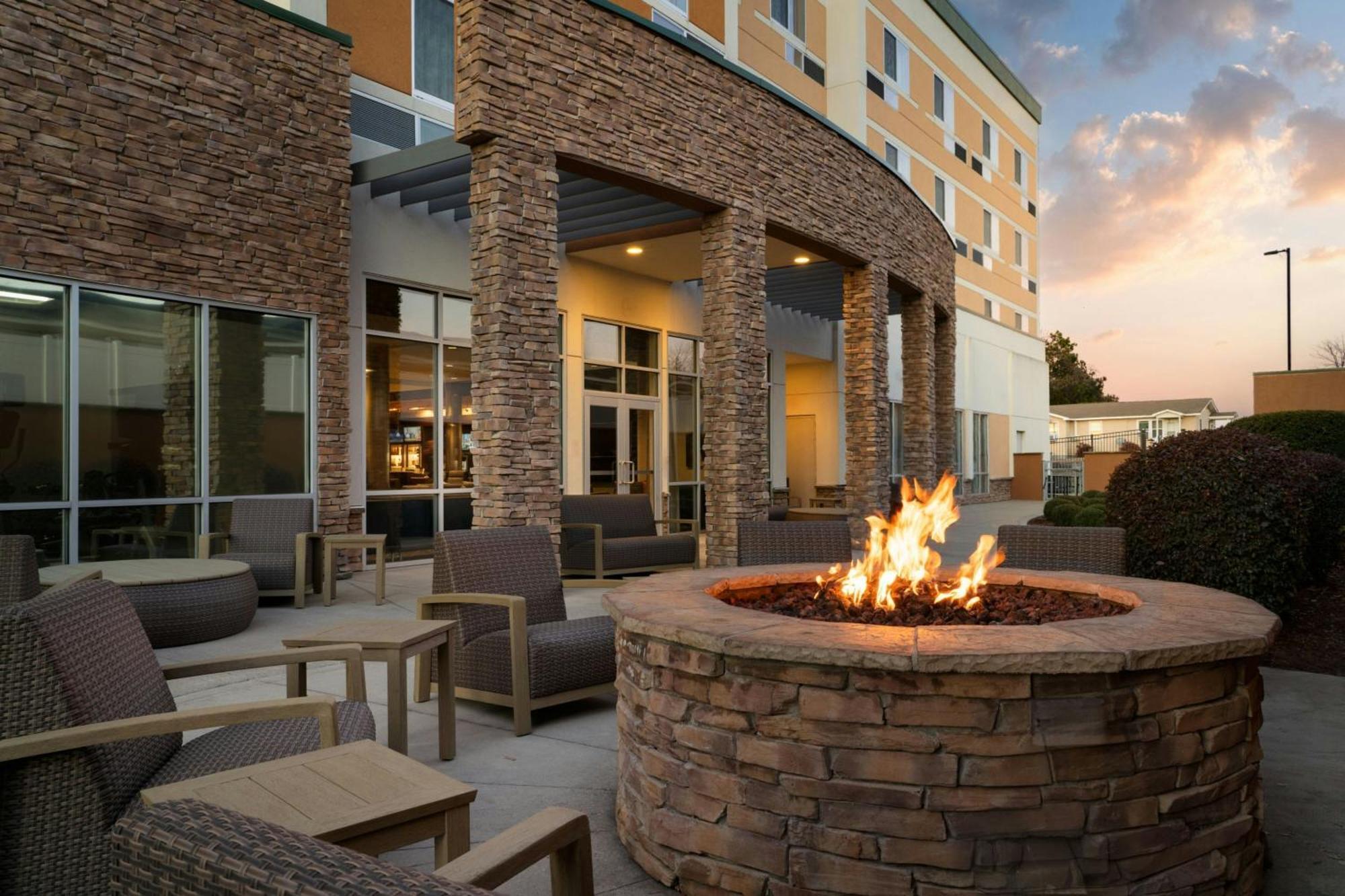 Courtyard By Marriott Fayetteville Fort Liberty - Spring Lake Exterior photo